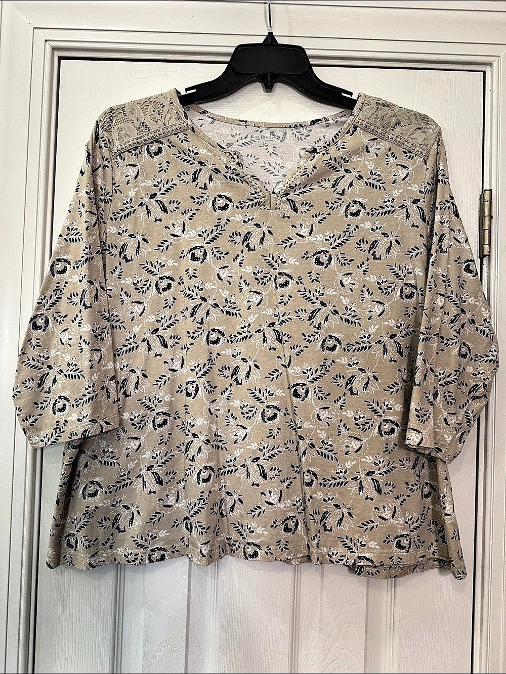 Kim Rogers Curvy Floral Tunic in Beige & Blue Size 2X Like New